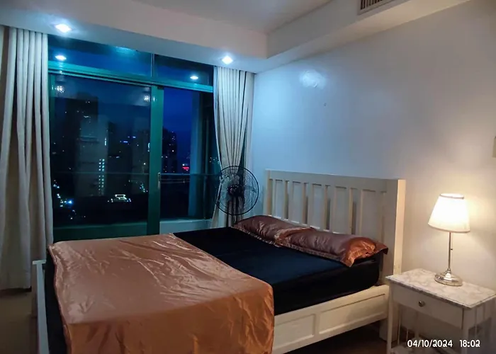 With Balcony And Bayview In Malate, Apartment Manila