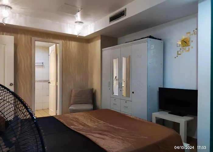 With Balcony And Bayview In Malate, Apartment