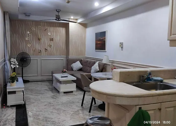 Apartment With Balcony And Bayview In Malate,